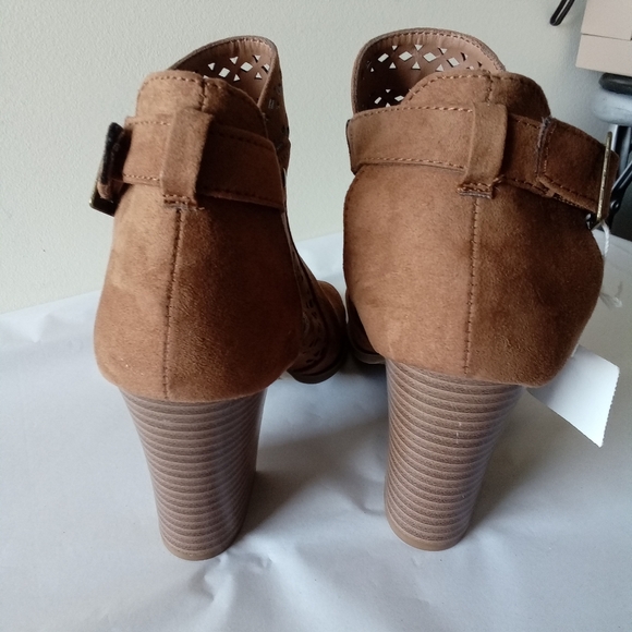 American Eagle Women's Size 7.5 Cut Out Peep Toe Bootie Brown Faux Suede NWT - Picture 5 of 9